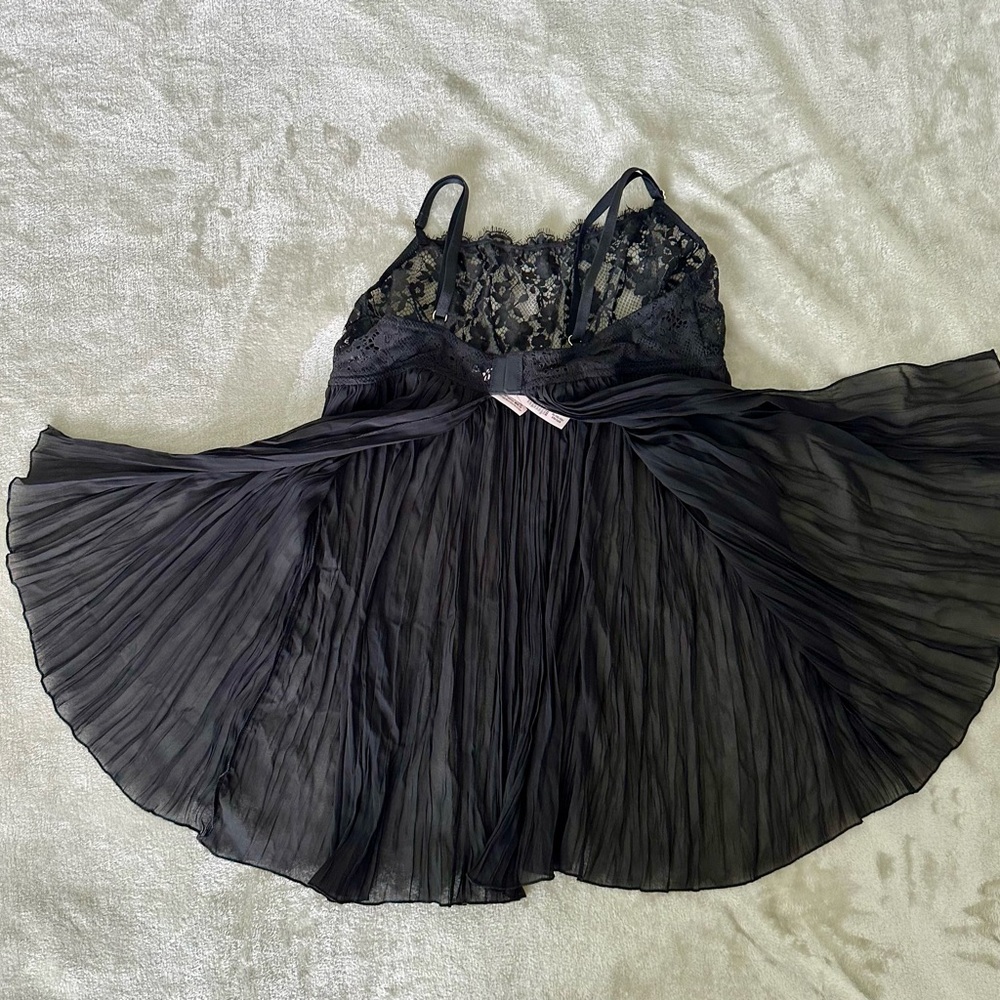 Victoria's Secret Black Lace and Pleated Baby Doll Chemise - Picture 3 of 4
